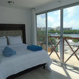 Casa Linda Isla Loft- Ocean View- Shared Pool Apartment